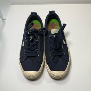 Cariuma Navy Blue Sneakers Women’s Size 6.5